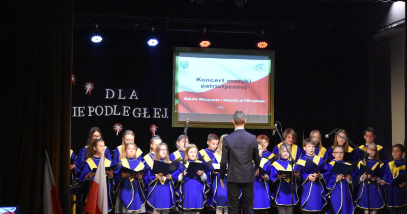 Młodzież z 13-3 OSiW w Pińczowie na Koncercie Muzyki Patriotycznej w Pińczowie
